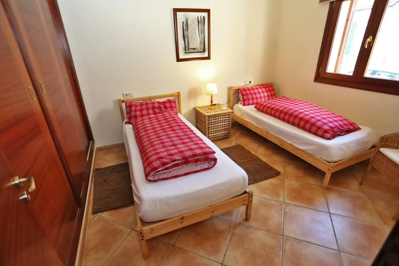 Flowers House Holiday home Maria De La Salut Испания
